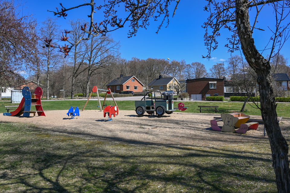 Gunghästar och bord