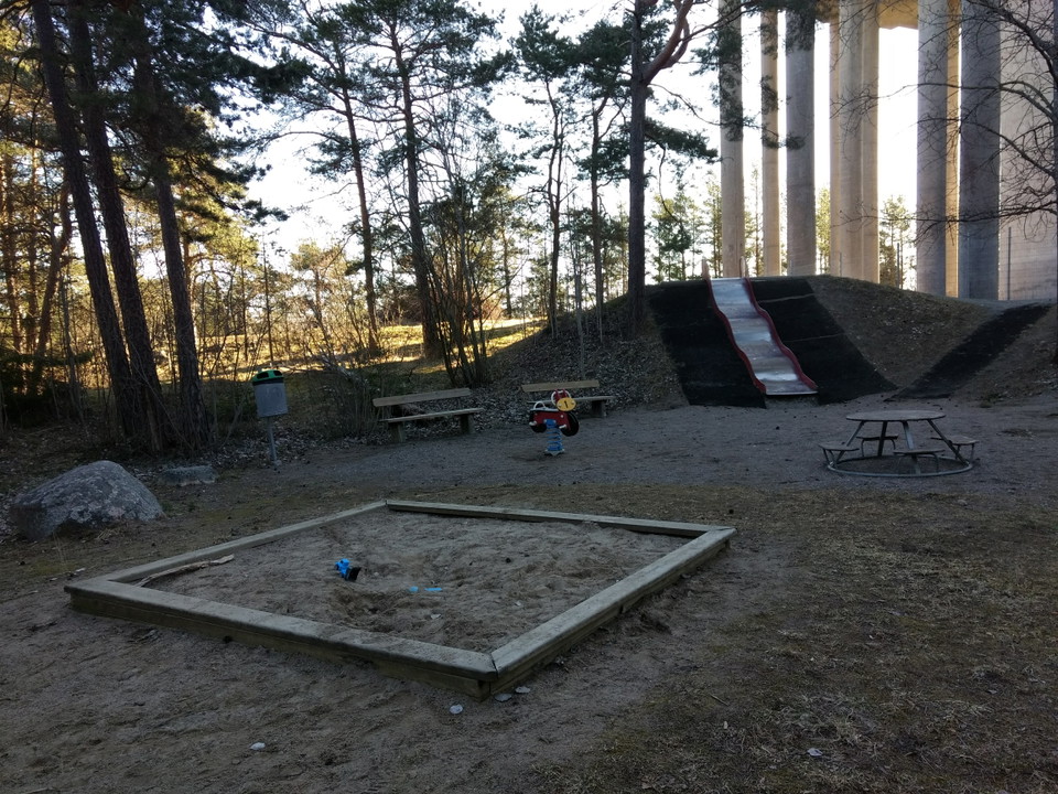 Lek i grönskan
