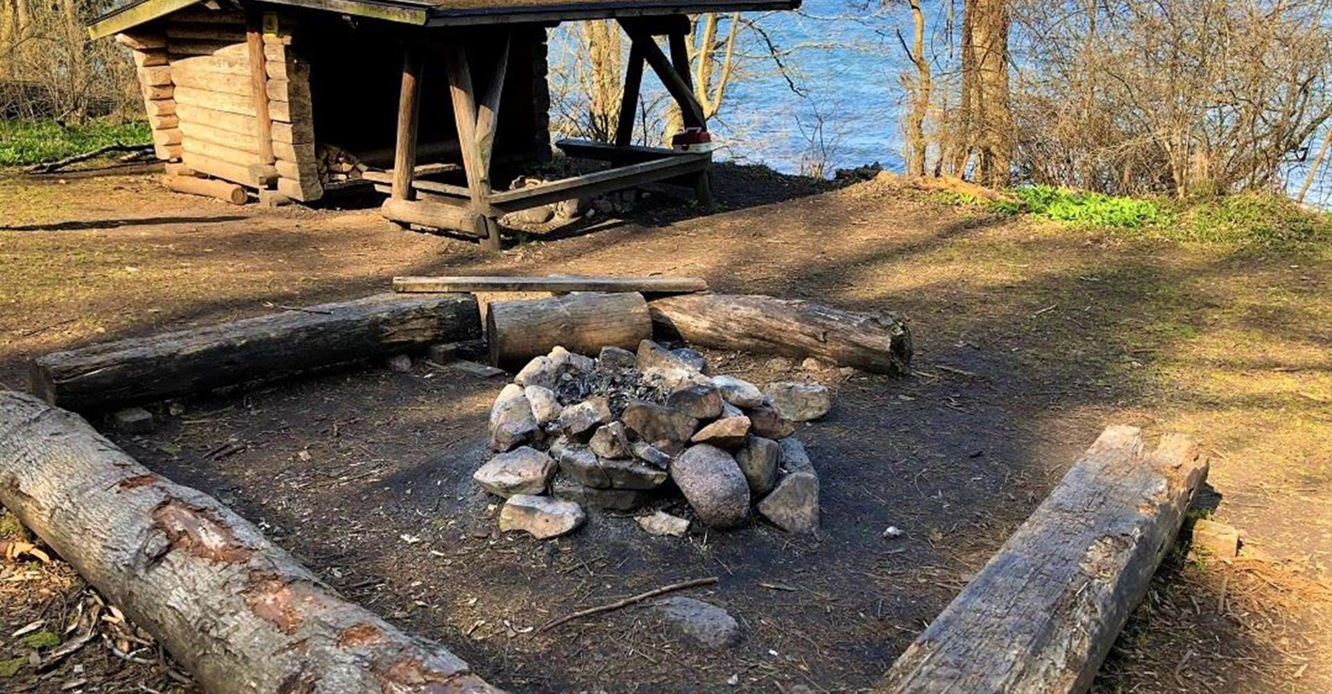 Älvarums udde, eldplats och vindskydd
Etapp: Omberg runt, Signaturleden
Ödeshög