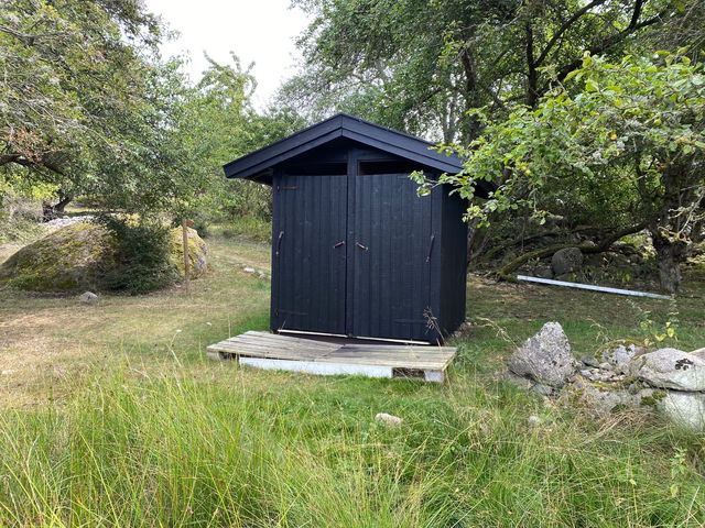 Toalett, Bockön-Mjöön