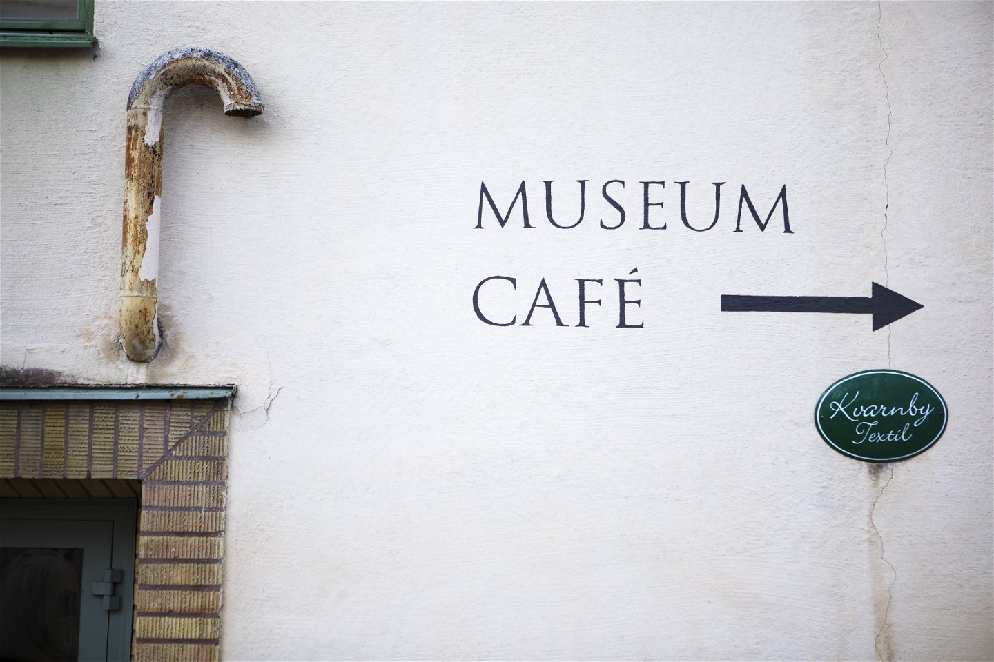 Fasad med text Museum Café