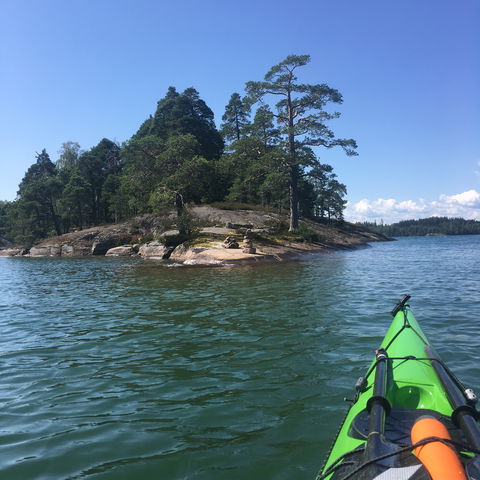 Paddla bland kobbar och skär