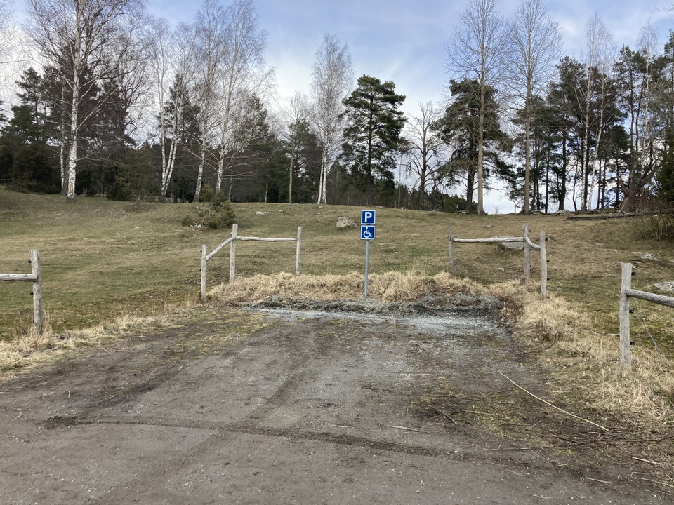 P-plats för rörelsehindrad. 