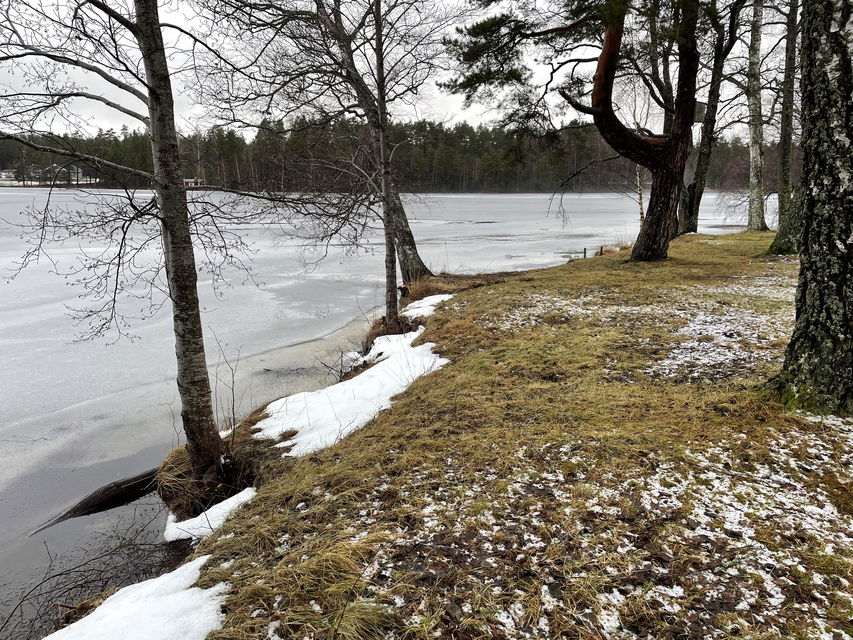 Landfiske, Hjälten inne i Hjältevad i parken. 