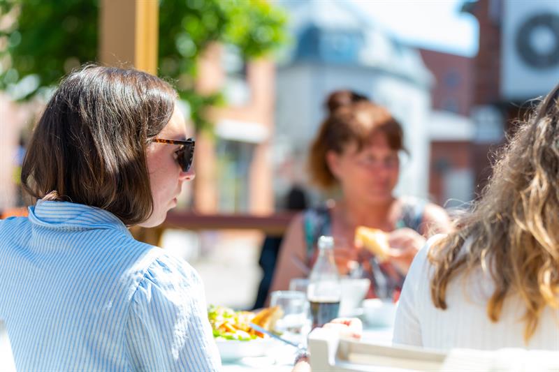 The ladies enjoy life out in the sun at Villa Welhaven in Mysen