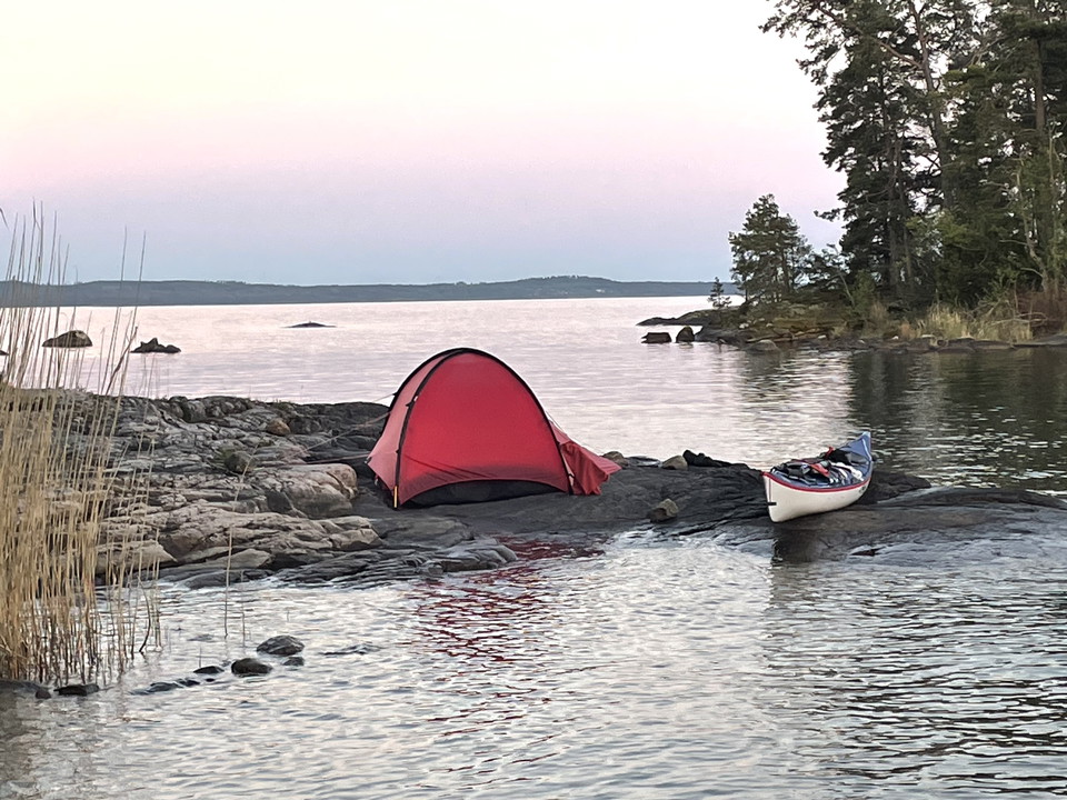 tälta i skärgården vid vattnet