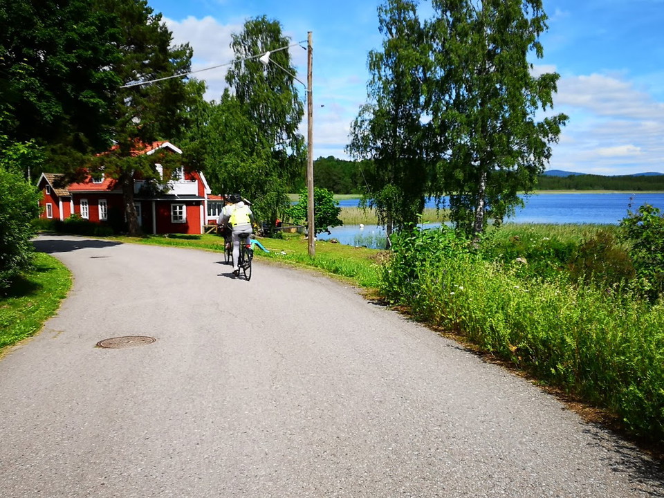 Västansjö, ta den gamla vägen som går nära Dellen.