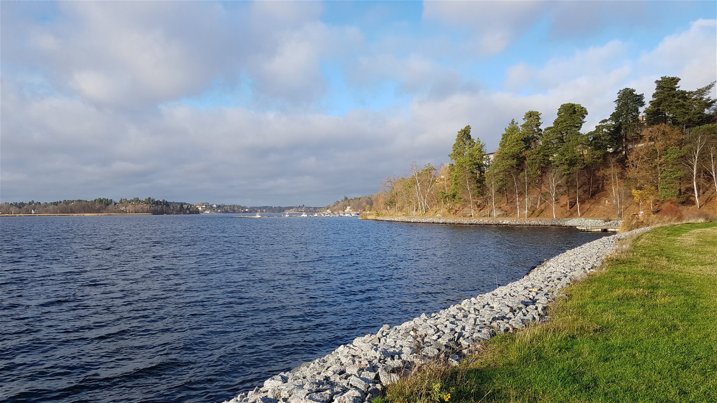 Utsikt från grillplats på Islinge pir. Foto Lidingö stad.