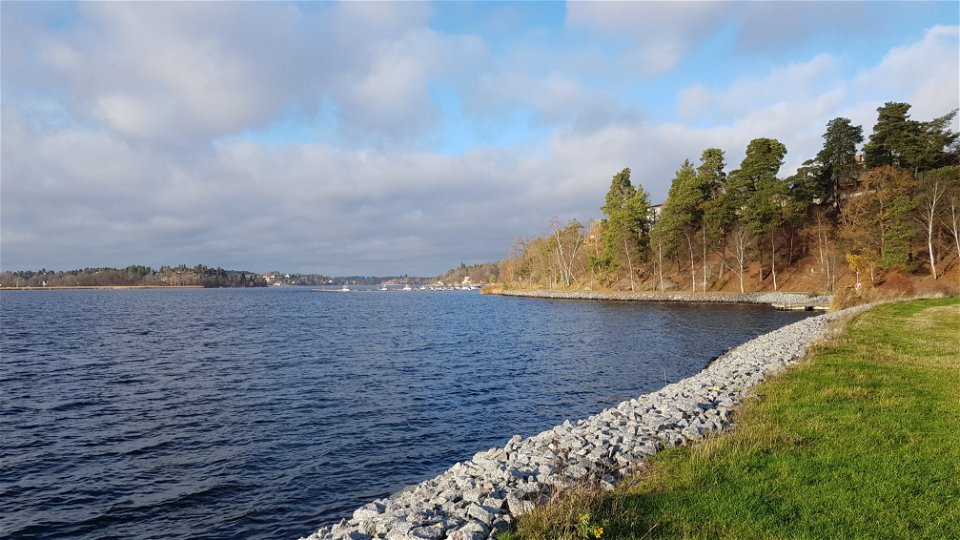 Utsikt från grillplats på Islinge pir. Foto Lidingö stad.