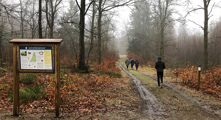 Ingången till reservatet från Sjöhusets parkering.