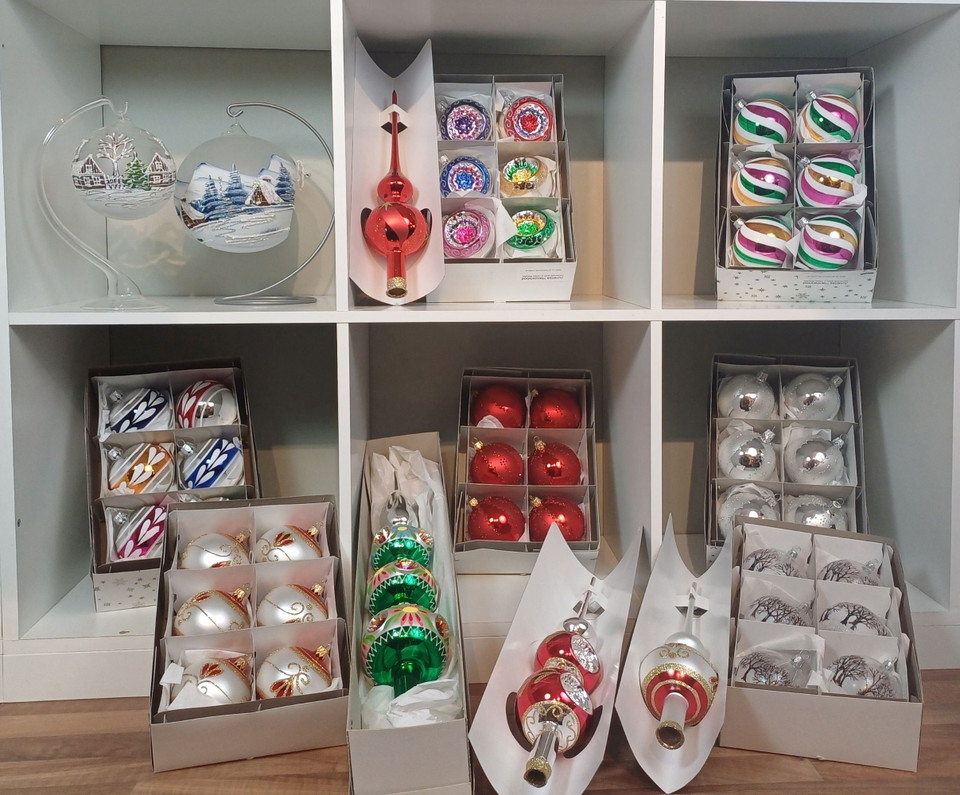 Juldekorationer i munblåst glas