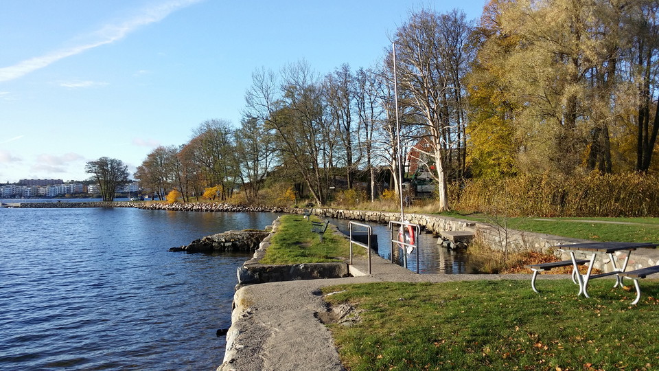 Brygga söder om Elfviks gård.