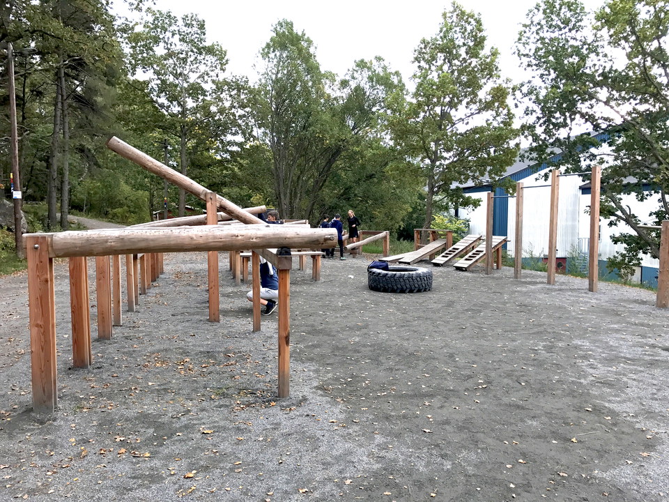 Styrketräna i det fria - utegym i Hacksta friluftsområde