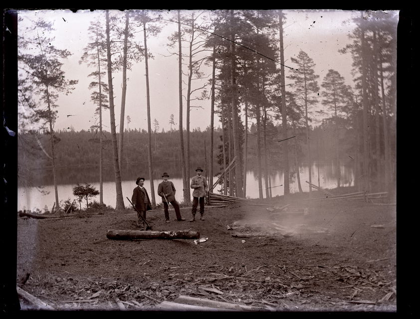 Skogsarbetare i Riddarhyttan från tidigt 1900-tal. Foto: Carl Ludvig Müntzing, Västmanlands läns museum