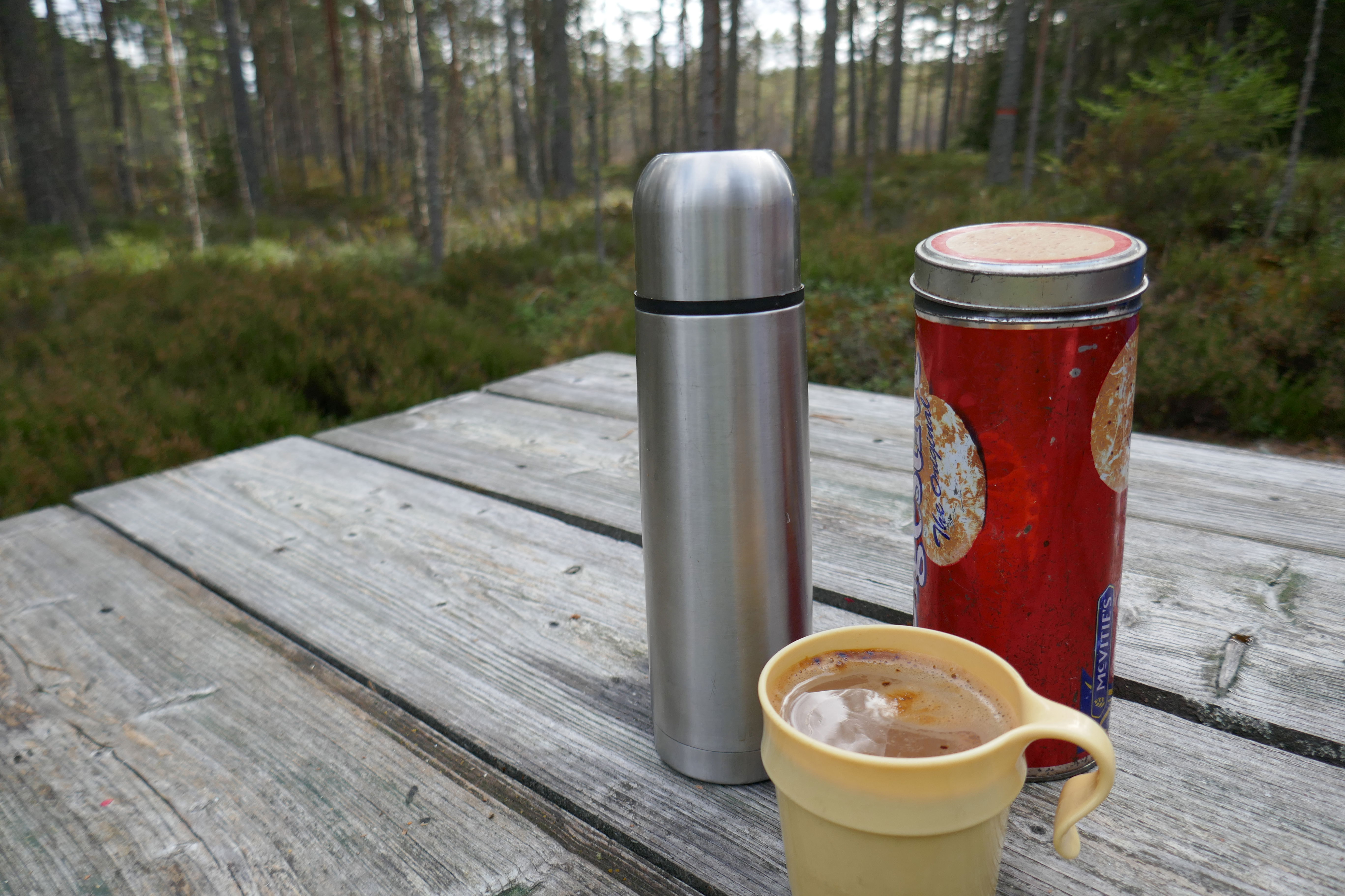 termos, kexburk och kaffemugg
