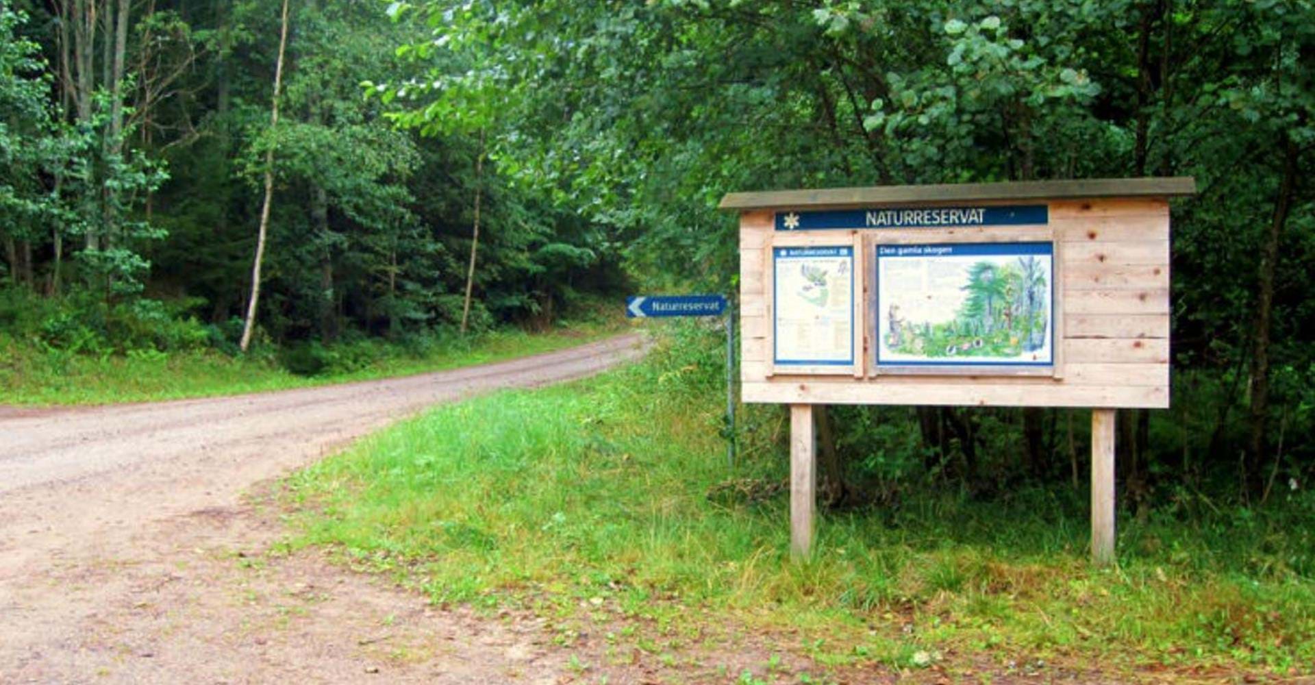 Parkeringsplats i norra delen av Ågelsjöns naturreservat