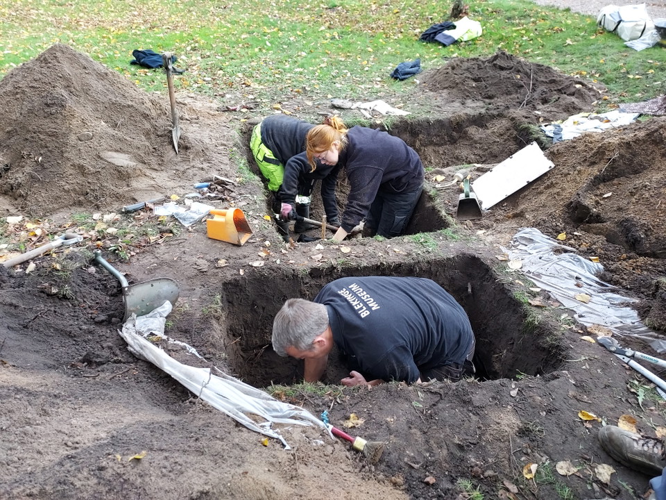 Undersökning av gravar norr om kyrkogården, 2022.