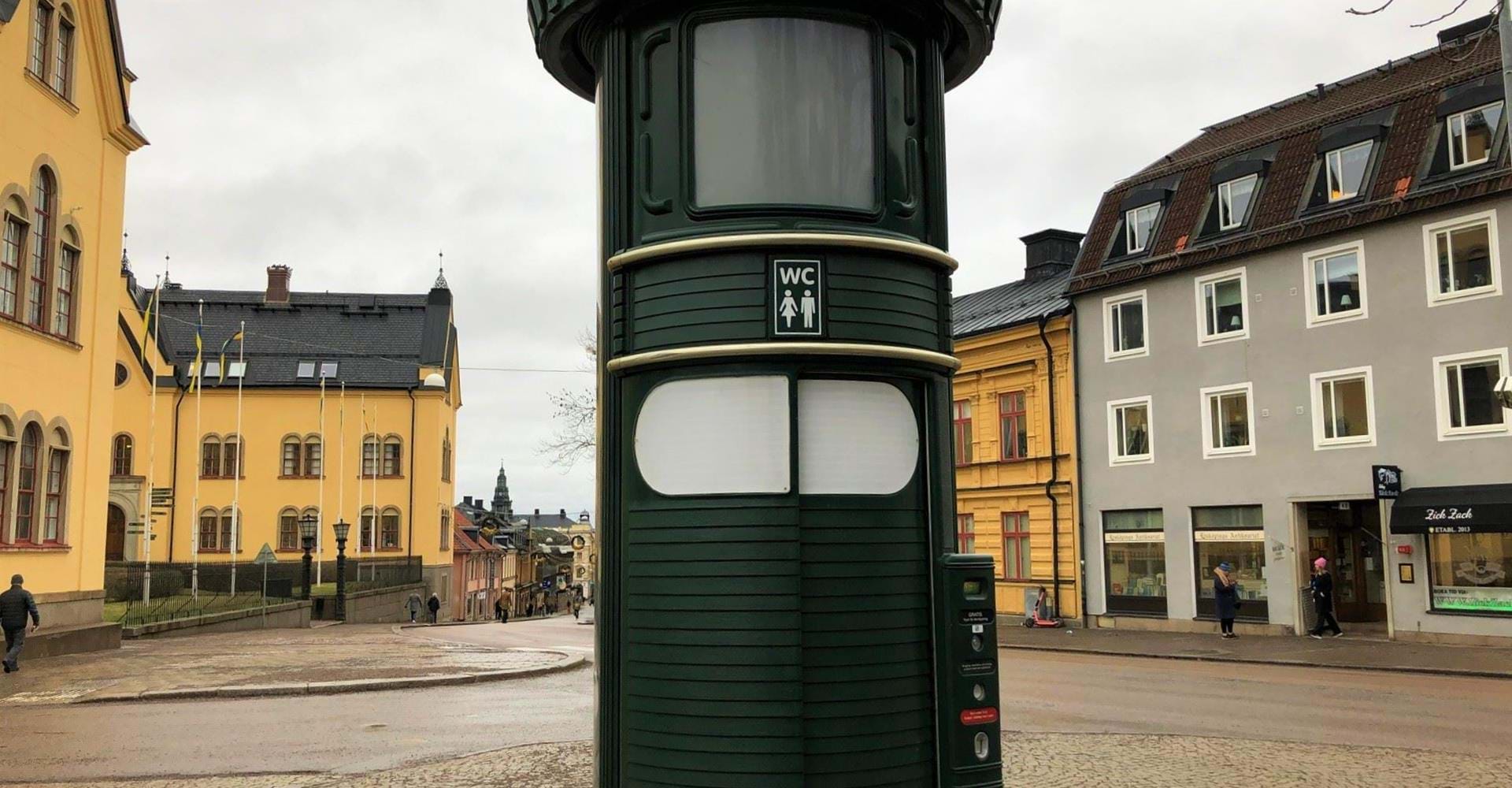 Offentlig toalett på yttre borggården, Storgatan.
Linköping.