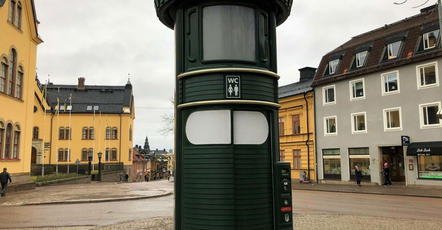 Offentlig toalett på yttre borggården, Storgatan.
Linköping.