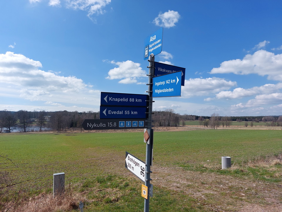 Nära till Asasjön och vandringsleder