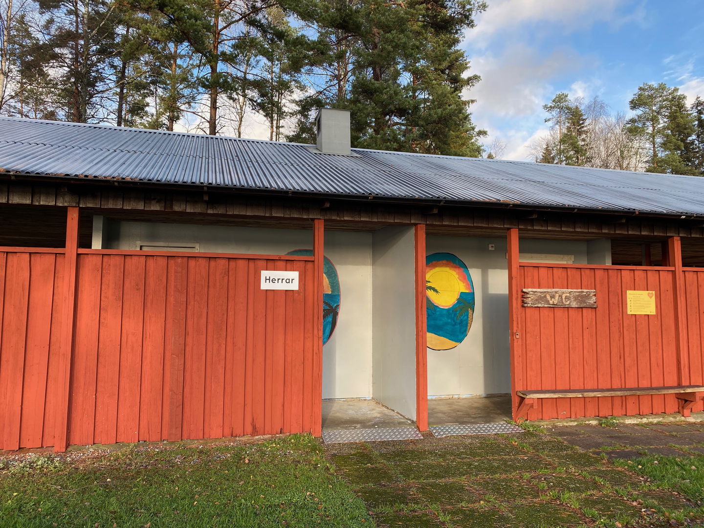 Omklädningsrum med toaletter