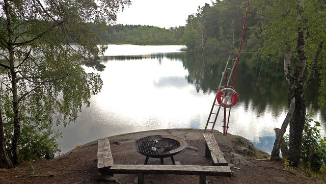 Grillplats vid Judarns södra strand - Judarskogens naturreservat