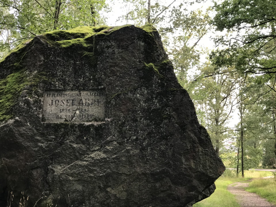 Minnesmärke: Josef Arpi - Karlbergsskogens anläggare