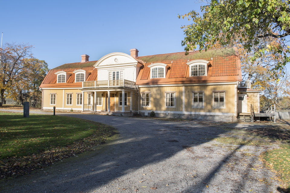 Farsta herrgård ligger i naturreservatet.