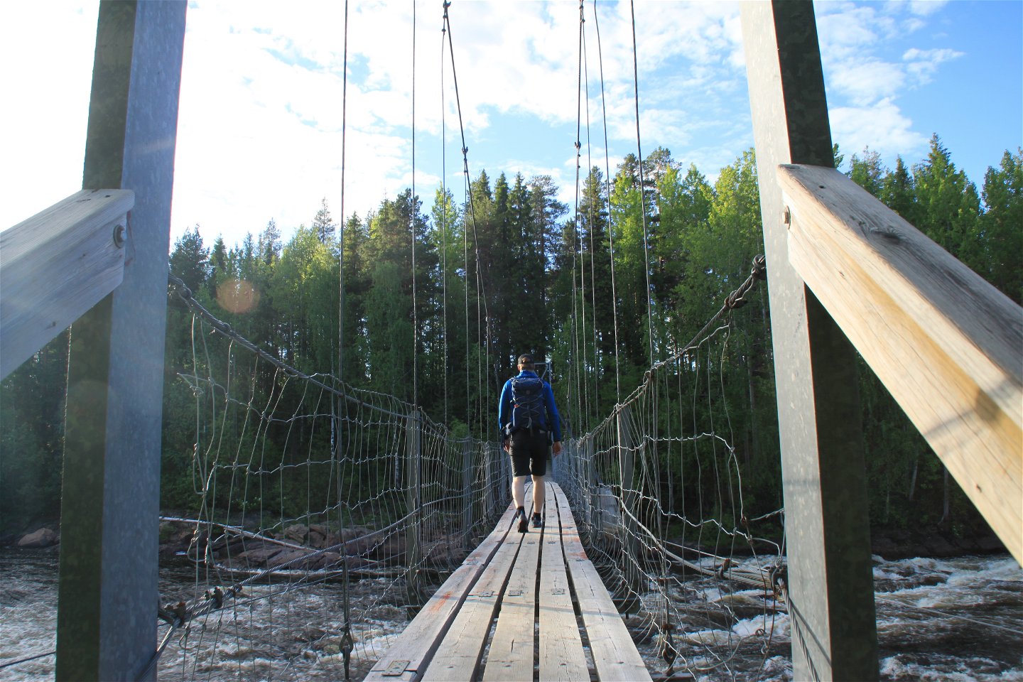 Hängbron några hundra meter uppströms Linaälven