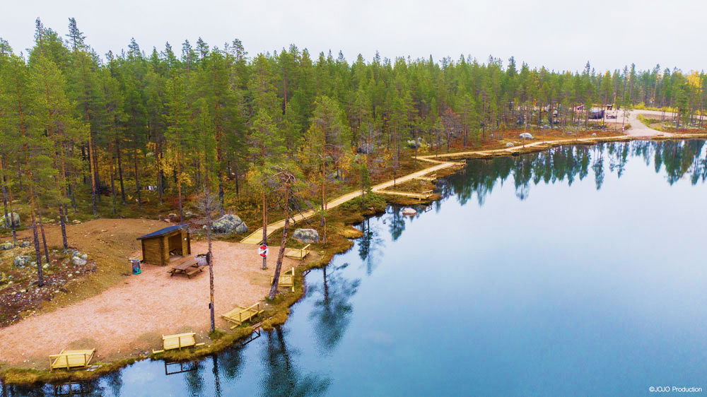 Översiktvy med ett antal fiskeplatser vid sjö