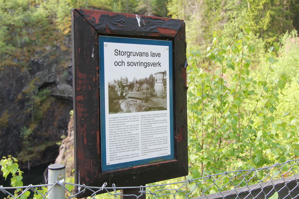 Informationsskylt om Storgruvans lave och sovringsverk.