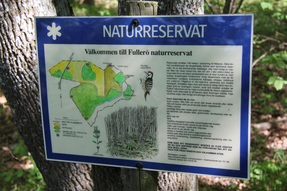 Informationstavla över naturreservatet.