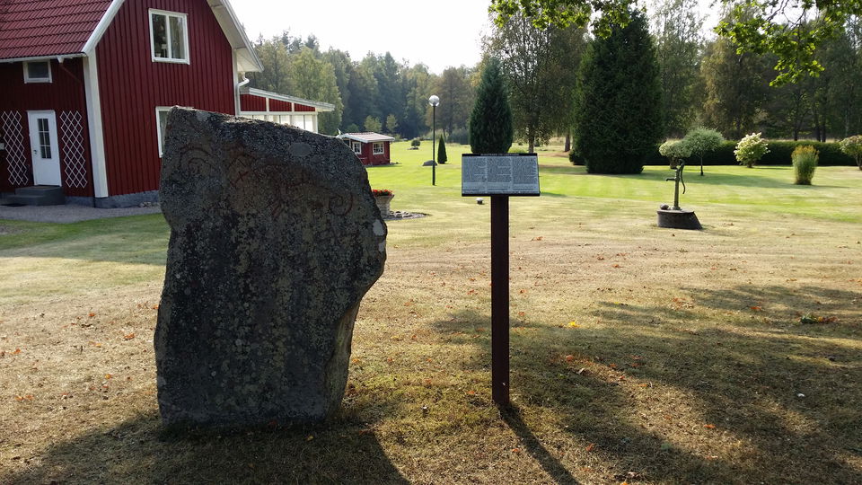 Runsten vid vägkanten