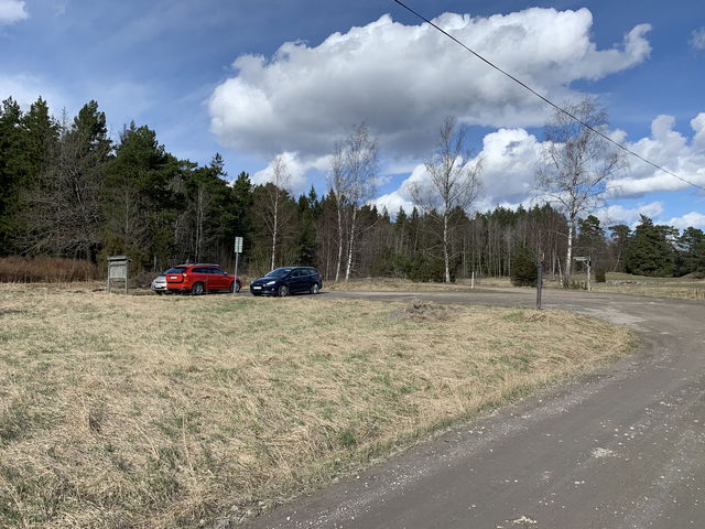 Entré och parkering Olhamra, Angarnssjöängen