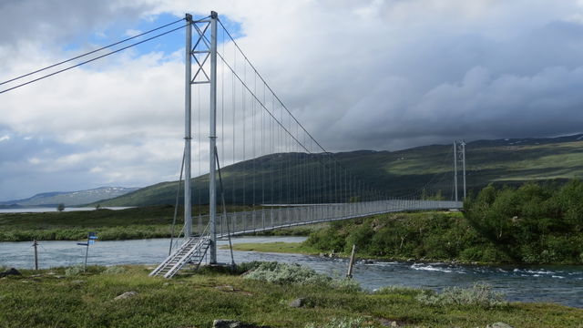 Suspension bridge Sáluhávrre, south