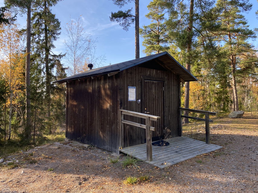 Tillgänglighetsanpassad torrtoalett