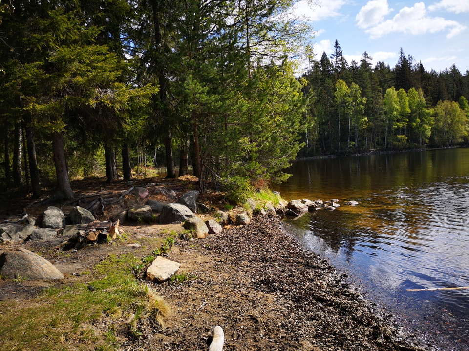 Vy över badplats/grillplats