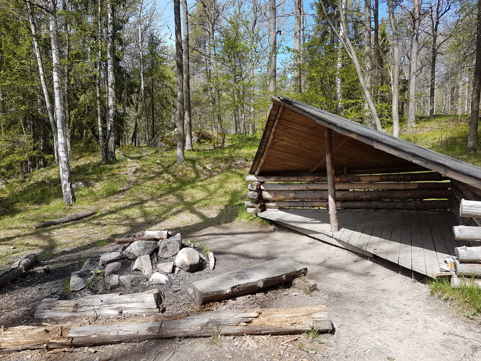 Hästhagens vindskydd och eldplats. Foto Lidingö stad.