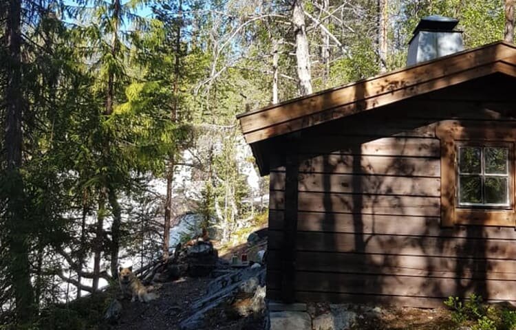 Raststuga för övernattning vid Rändåfallet