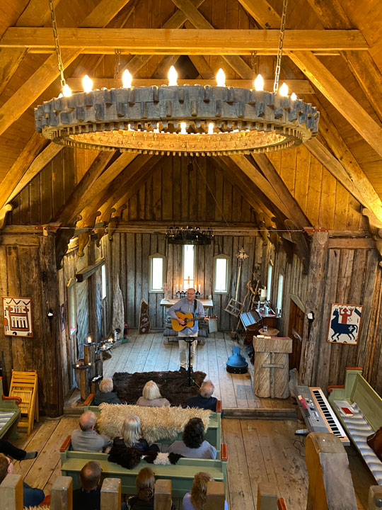 Hållandsgården Stavkyrka – Mikael Eklöv sjunger