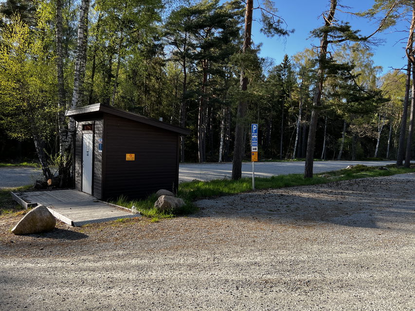 tillgänglighetsanpassat dass sett från parkeringen