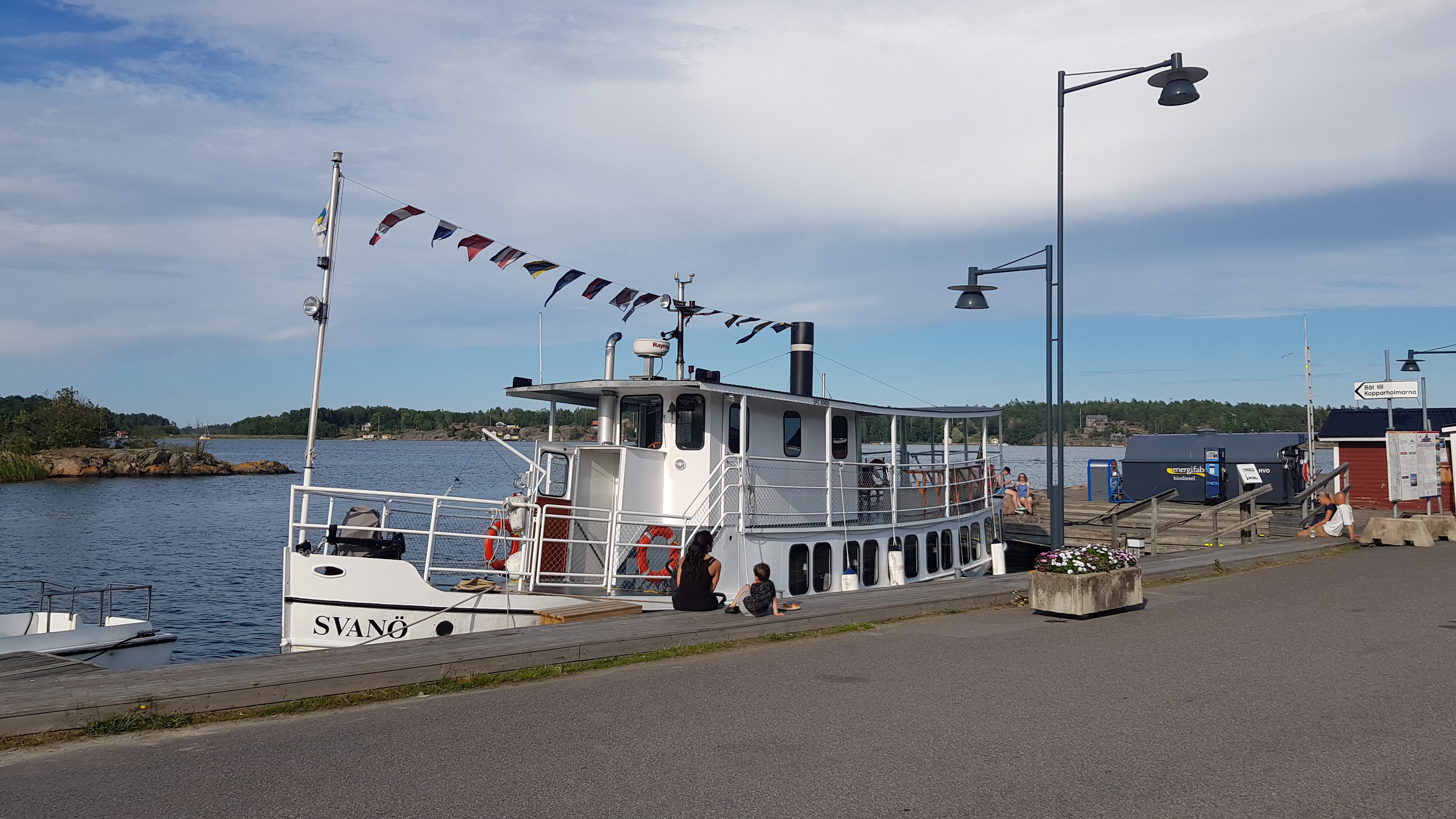 Båten Svanö vid Arkösunds hamn