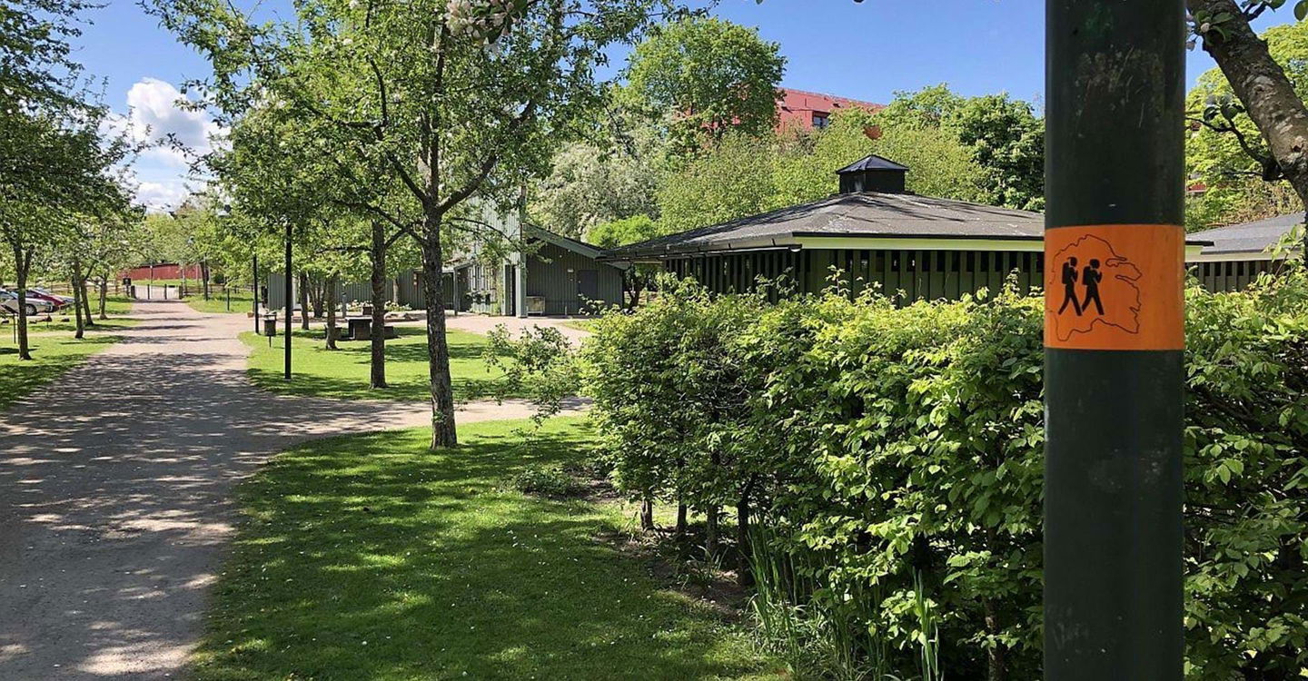 Östgötaleden går förbi Linköpings Naturcentrum, Trädgårdsföreningen. 
Etapp: Berg-Trädgårdsföreningen, Trädgårdsföreningen-Gamla Linköping. 
Linköping. 