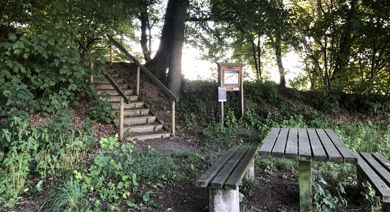 Rastplats vid parkeringen.