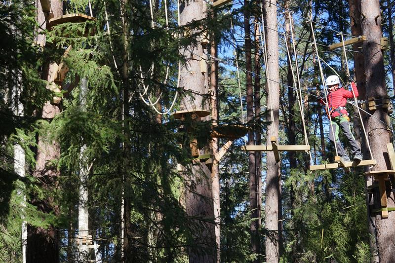 Hinder i en av banorna