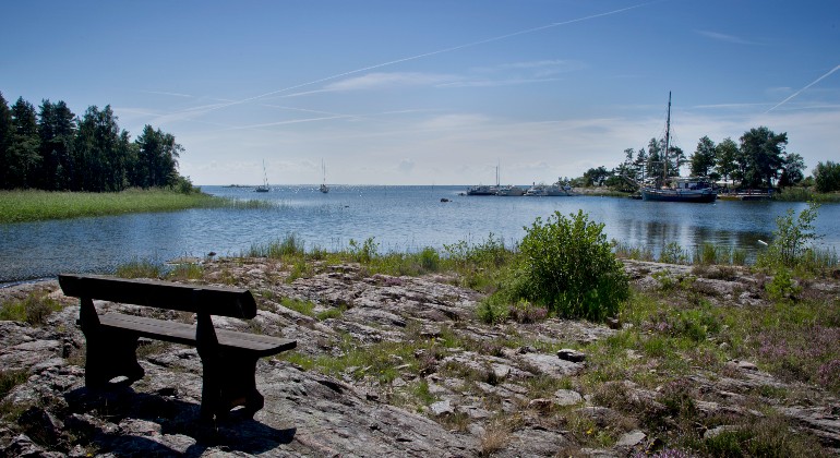 Vid Stenstaka kan man njuta av skärgårdsutsikten.