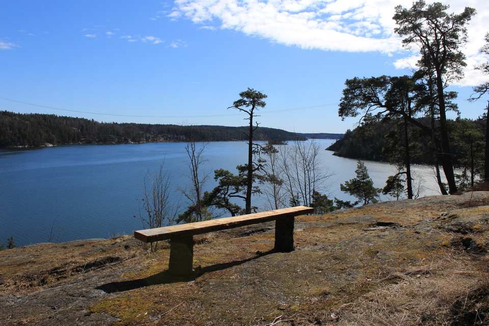 Vilobänk på toppen av utsiktsberget