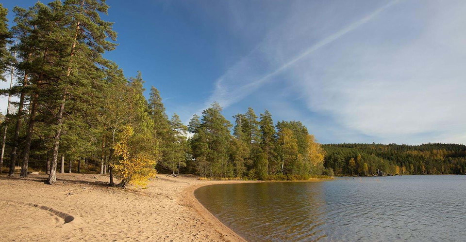 Badplats med sandstrand vid sjön Glimmingen
Sträcka: Misterfall-Kisa
Kinda