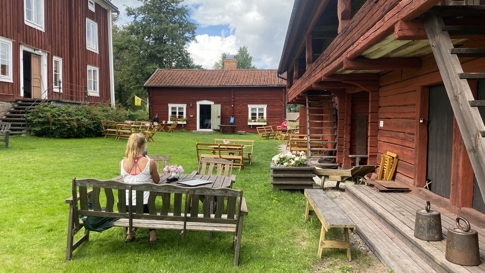 Stanna till och fika på trevliga kaféer