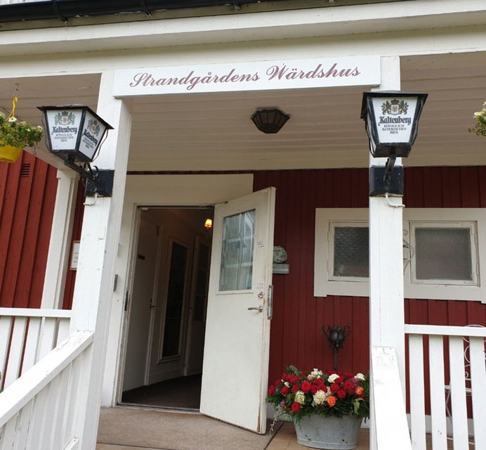 Entrén till Nya Strandgården Wärdshus i Kristinehamn
